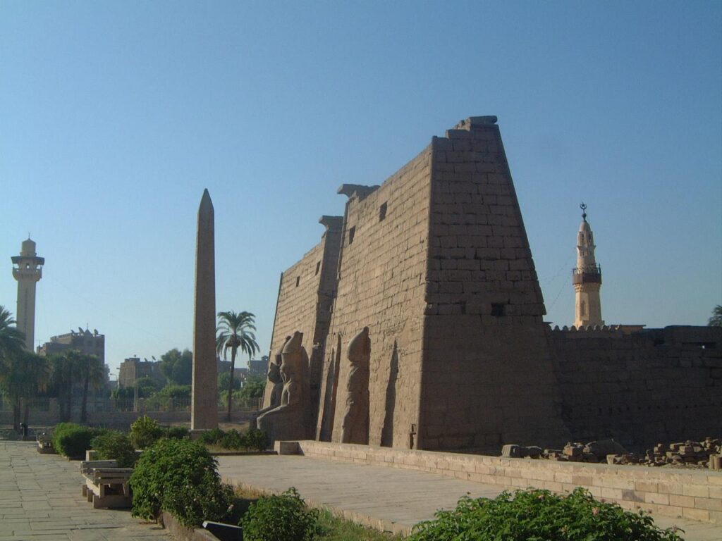 Archäologie-Jahr 2026: Sarkophag-Schatz bei Luxor – und Hawass kündigt Pyramiden-Entdeckung an